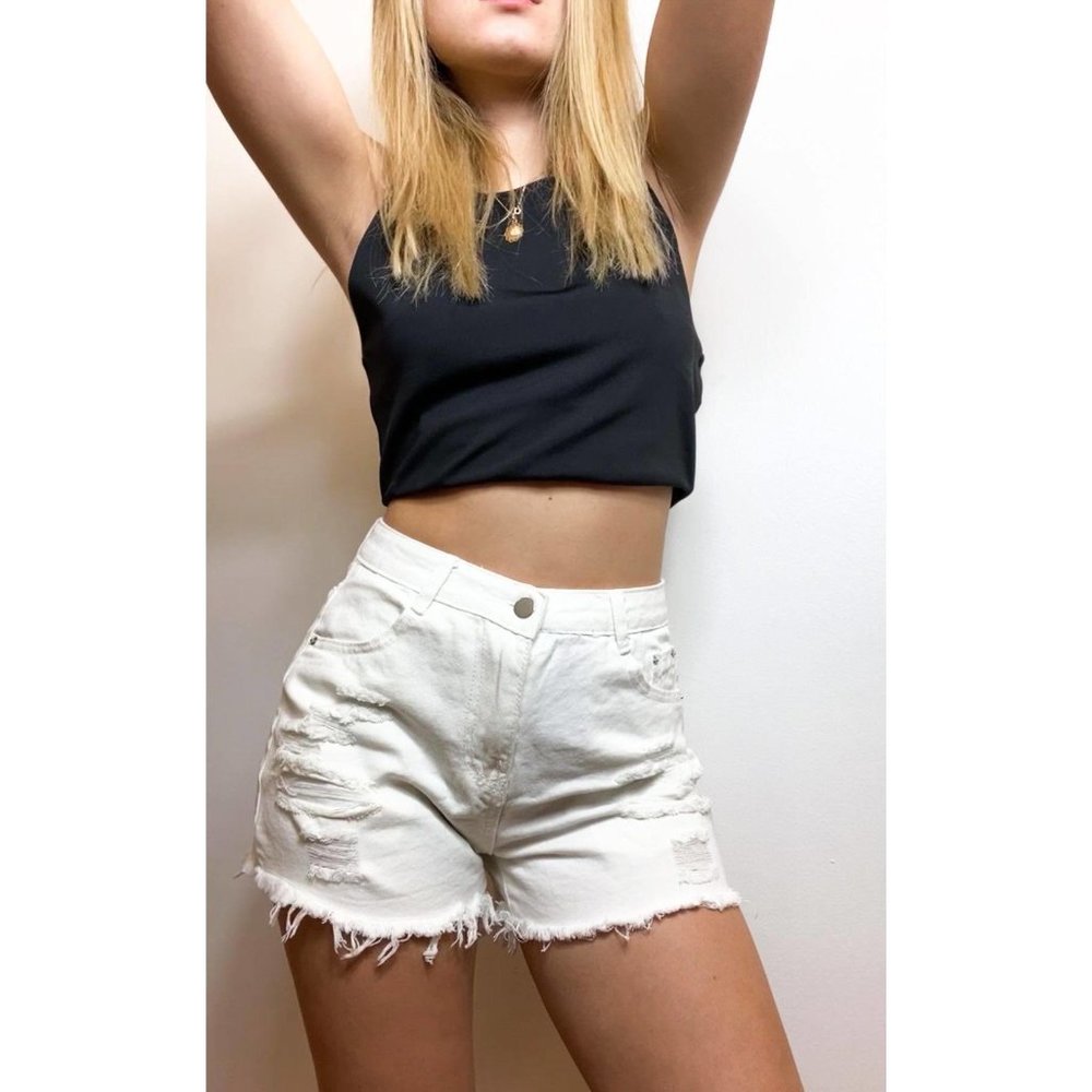 HIGH WAIST WHITE SHORTS